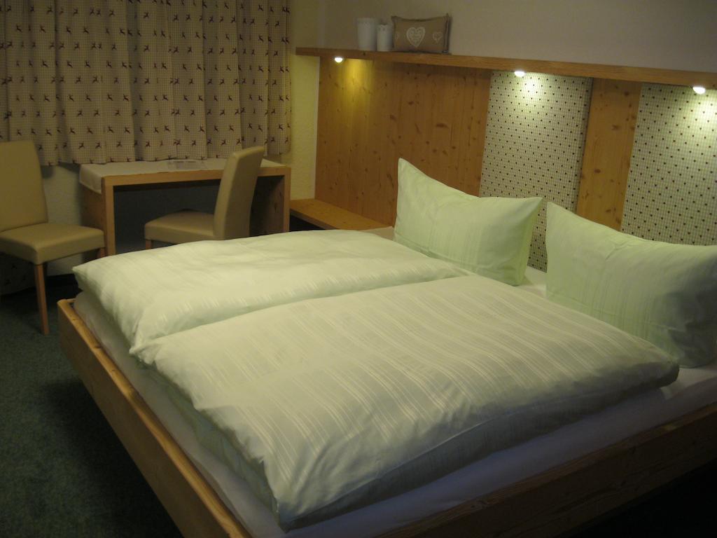 Gaestehaus Sahler Gaschurn Habitación foto