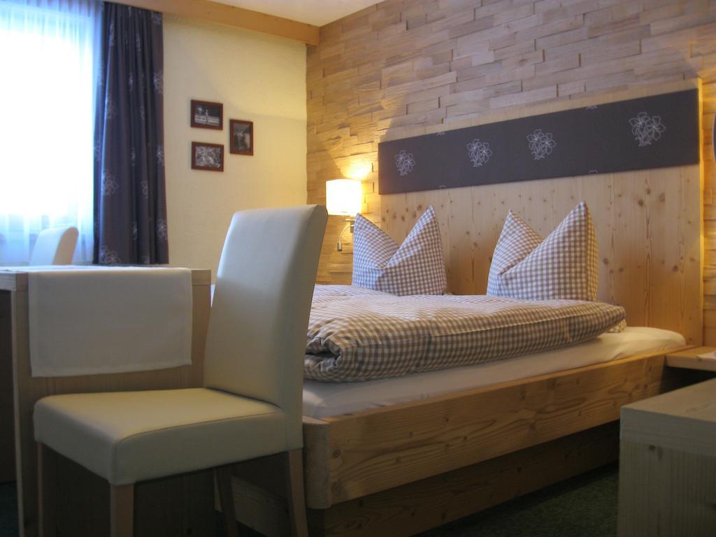 Gaestehaus Sahler Gaschurn Habitación foto